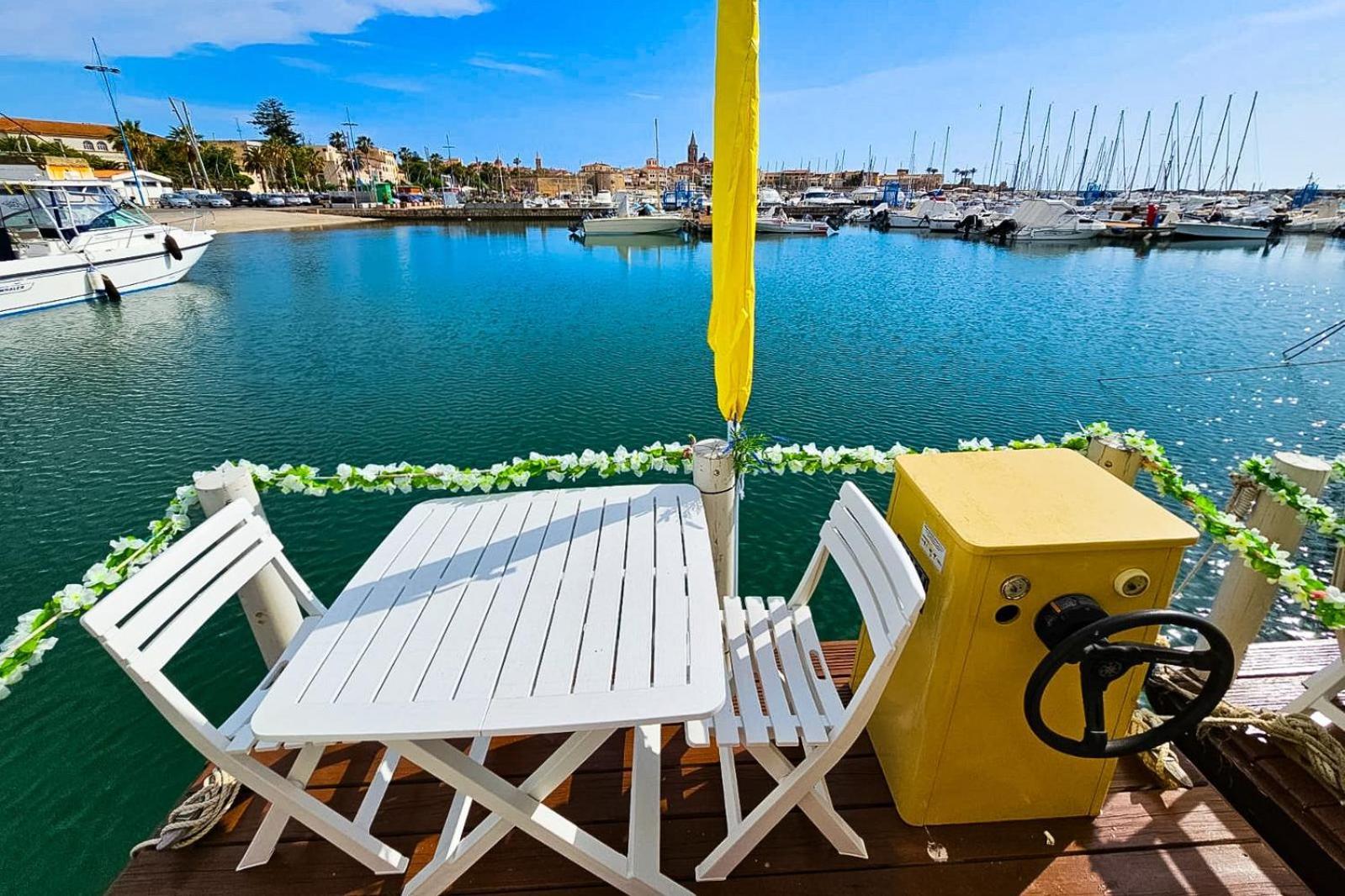 فندق Houseboat Sardinia ألغيرو المظهر الخارجي الصورة