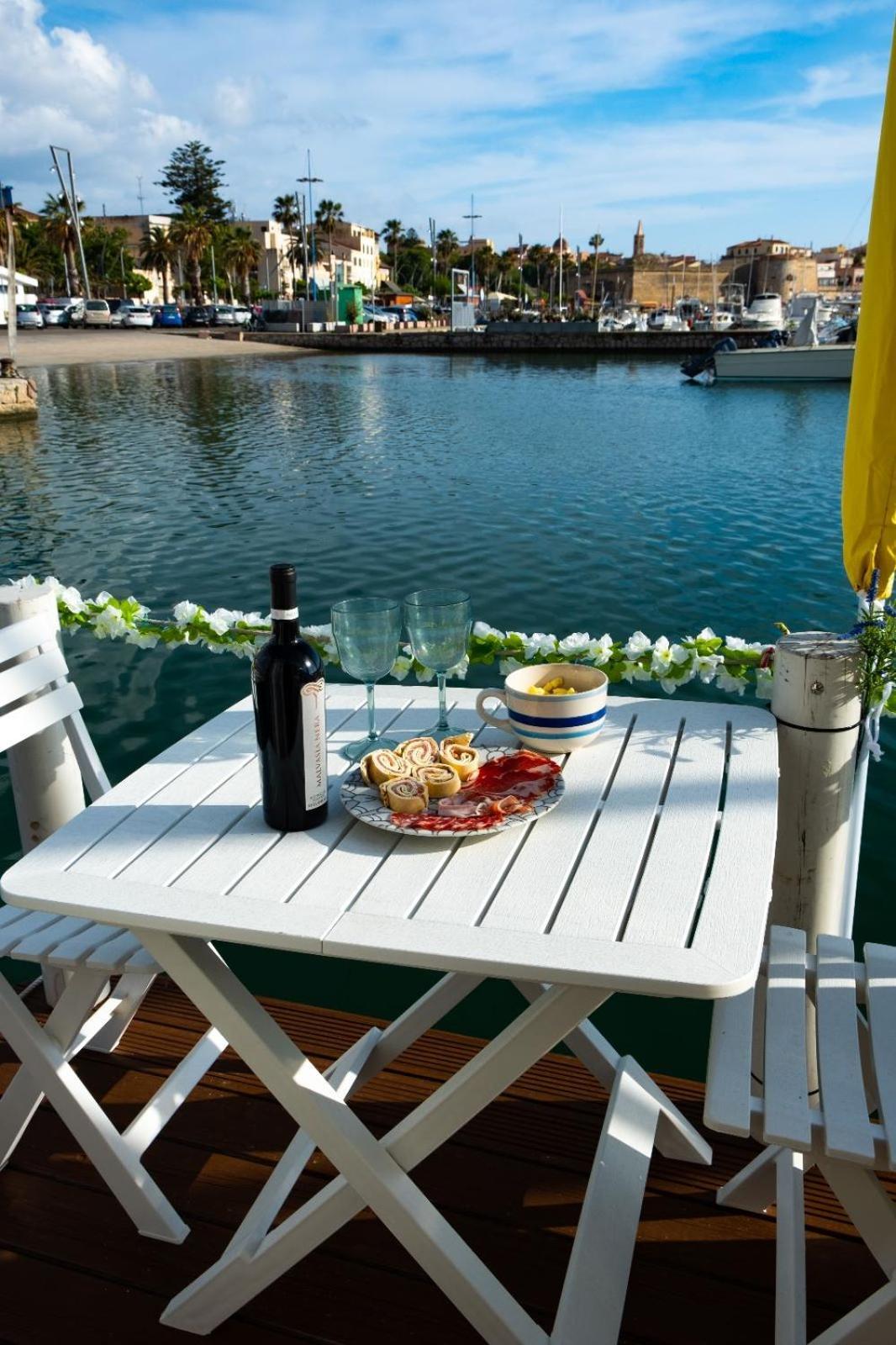 فندق Houseboat Sardinia ألغيرو المظهر الخارجي الصورة